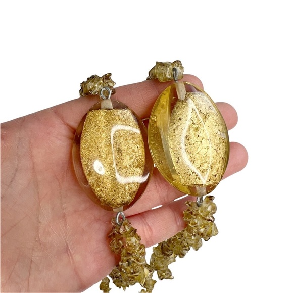 Yellow Amber Color Glass Chip Beaded Twisted Oval Gold Metallic Necklace - Picture 5 of 10